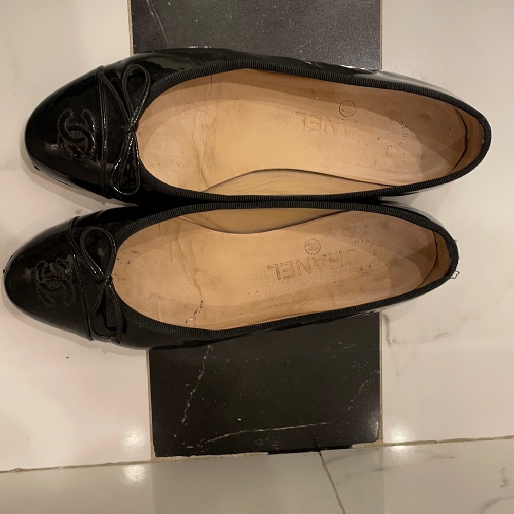 Chanel flats- black patent leather